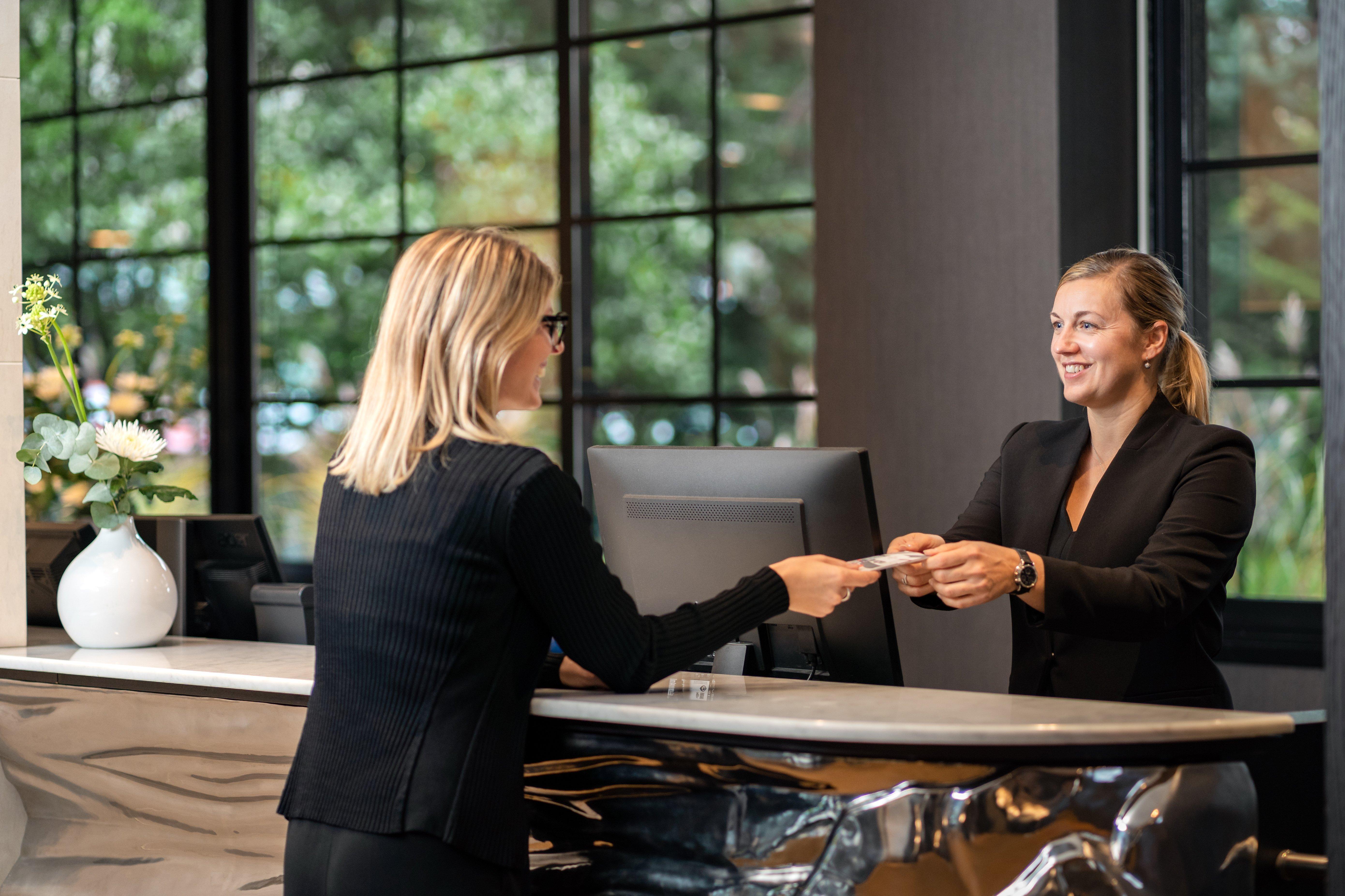 Hotel Crowne Plaza Geneva By Ihg Meyrin Esterno foto
