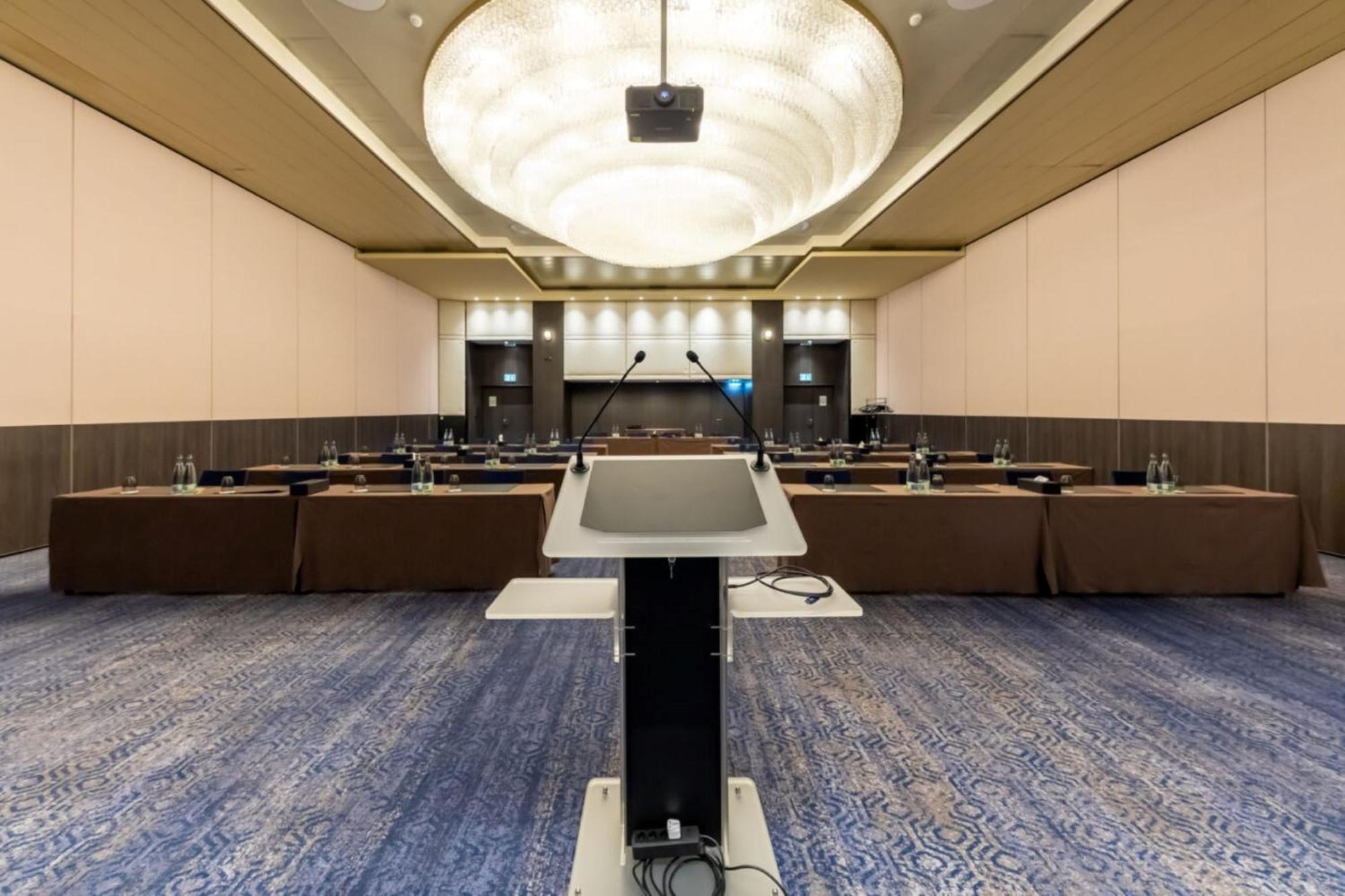 Hotel Crowne Plaza Geneva By Ihg Meyrin Esterno foto