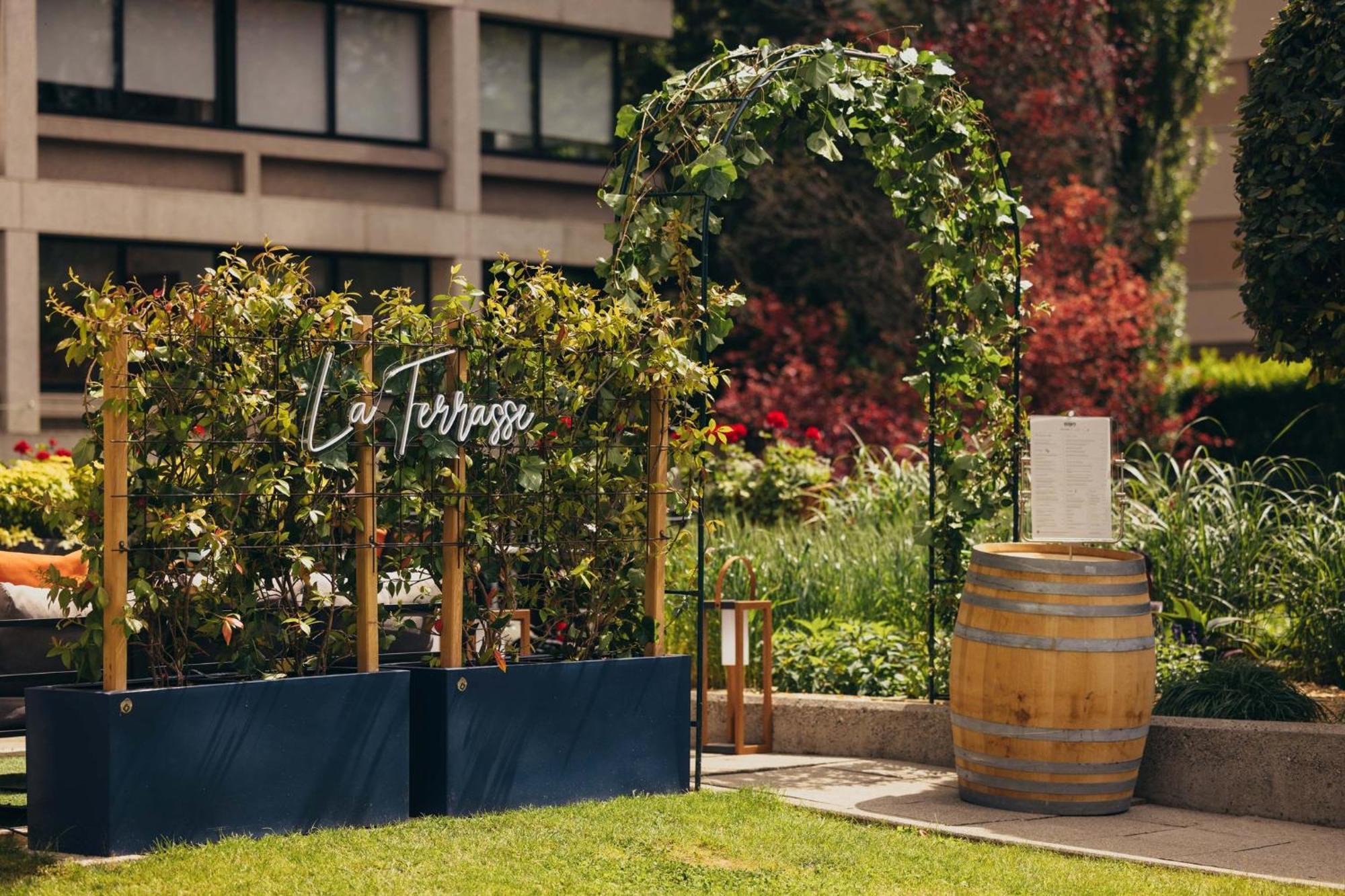 Hotel Crowne Plaza Geneva By Ihg Meyrin Esterno foto