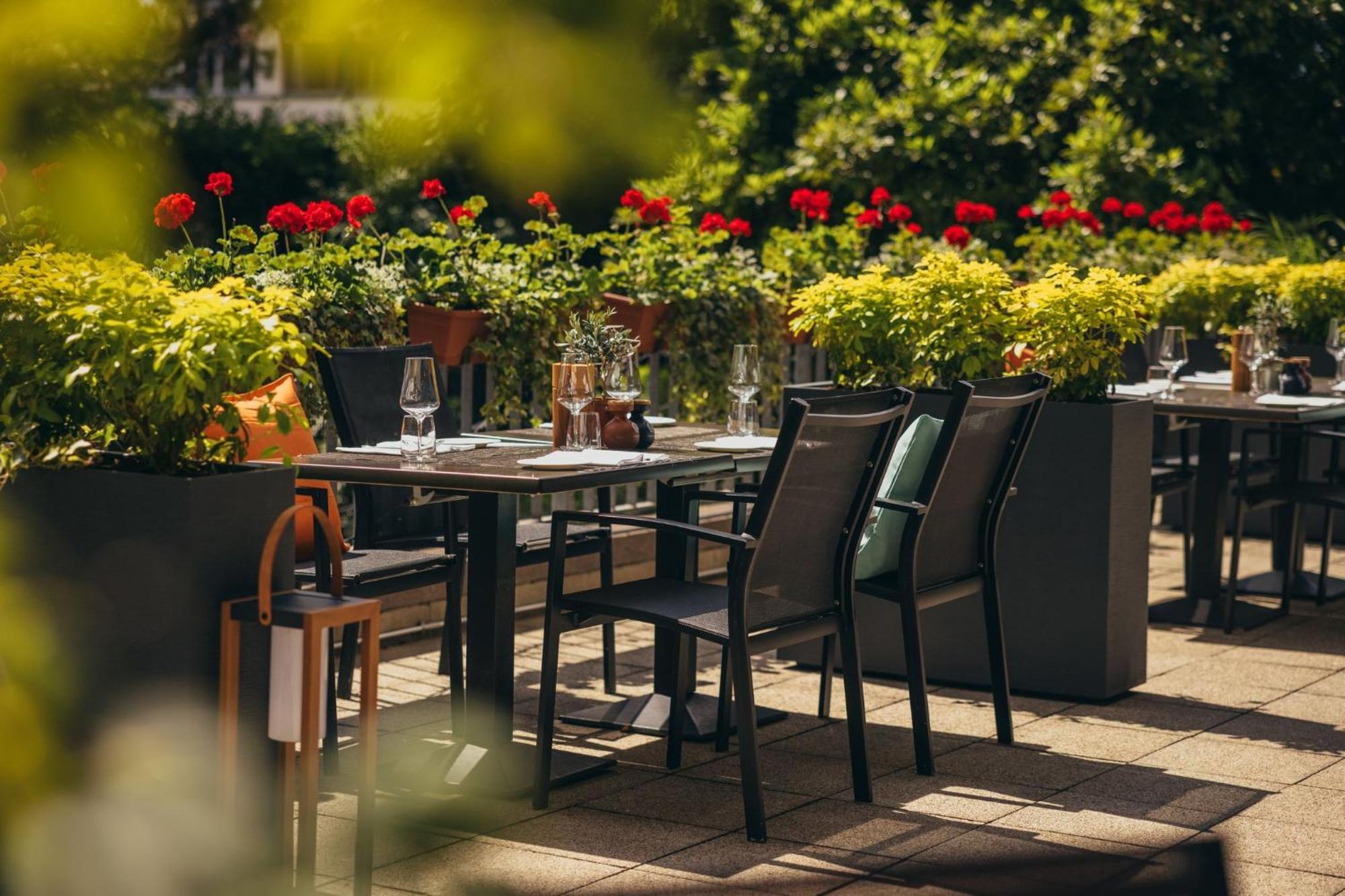 Hotel Crowne Plaza Geneva By Ihg Meyrin Esterno foto